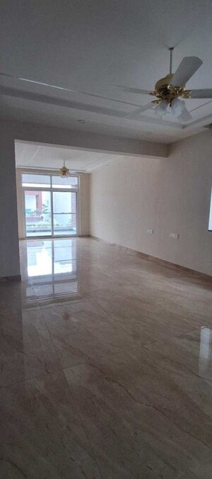 Room in 4 BHK Apartment at Arv Viva, Tellapur – for Rent