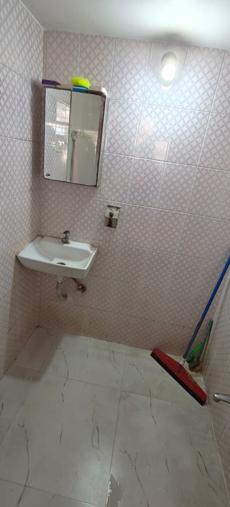 Bathroom, vashi-parshvadham-chs 2 Bedroom 950 Sq.Ft. Apartment In Vashi Sector 28 Navi Mumbai 9311583
