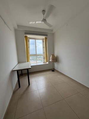 Room in 2.5 BHK Apartment at Bhartiya Nikoo Homes, Thanisandra Main Road – for Rent
