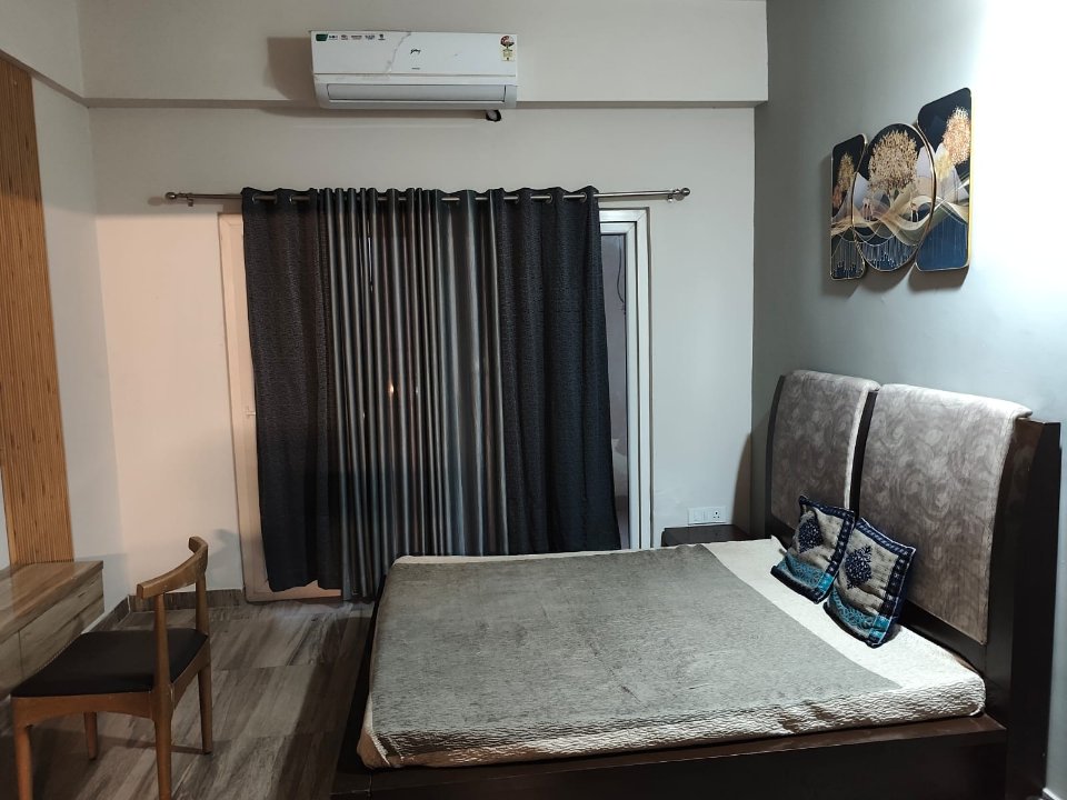 1 Rk  + Extra Room 575 Sq.Ft. Builder Floor in Supertech Czar Suites