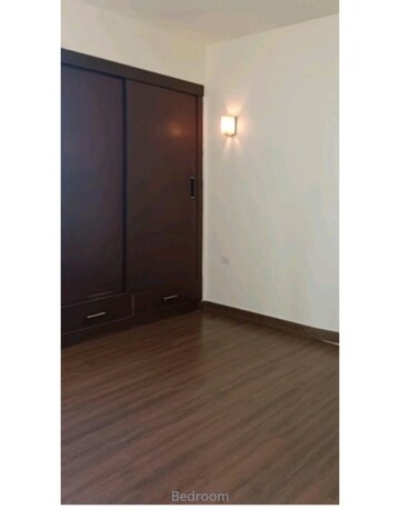 Room in 2 BHK Apartment at Ireo Uptown, Sector 66 – for Sale
