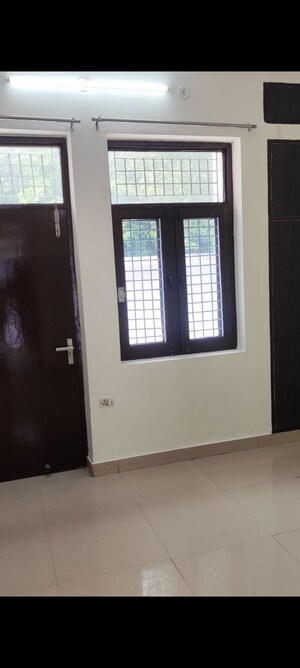 Room in 2 BHK Independent House at RWA Apartments Sector 30, Sector 30 – for Rent