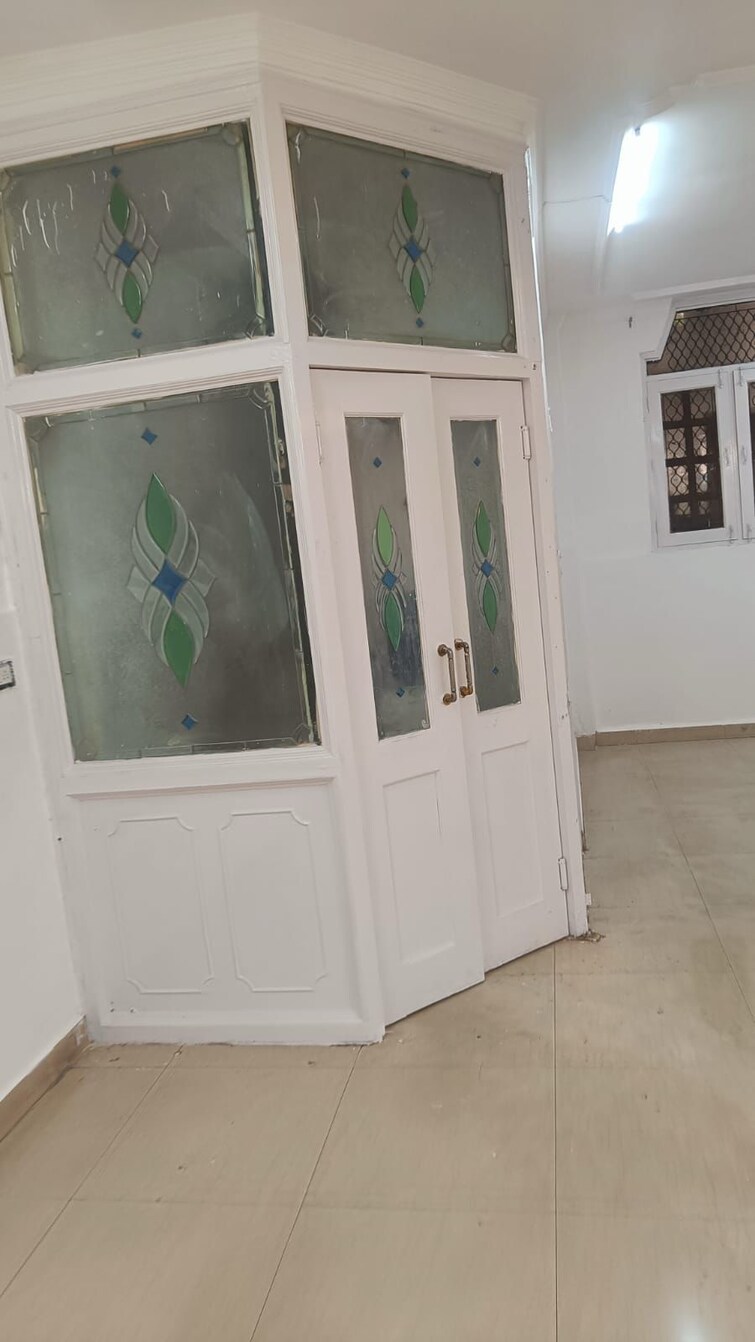 Cover Image, shankar road Commercial Shop 550 Sq.Ft. In Shankar Road Delhi 9311646