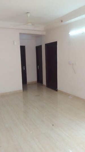 Room in 3 BHK Apartment at AVJ Heightss, Zeta I Greater Noida – for Rent