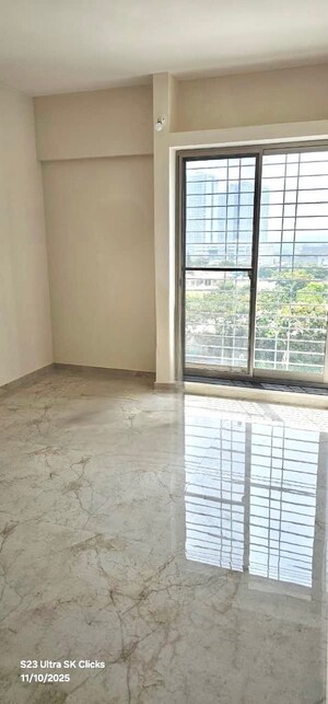 Room in 2 BHK Apartment at Majestique Towers, Kharadi – for Rent