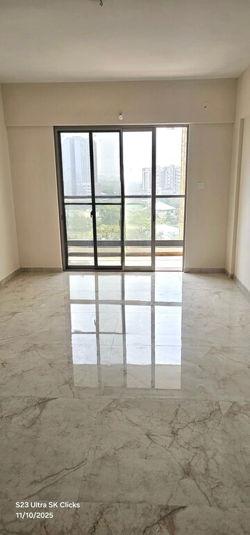 Room in 2 BHK Apartment at Majestique Towers, Kharadi – for Rent