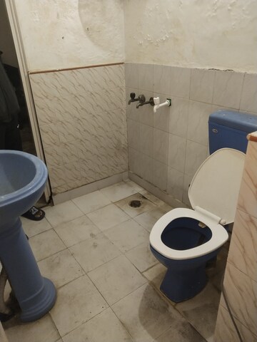 Bathroom in 2 BHK Builder Floor at RWA Apartments Sector 41, Sector 41 – for Rent
