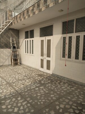 Parking in 2 BHK Builder Floor at RWA Apartments Sector 41, Sector 41 – for Rent