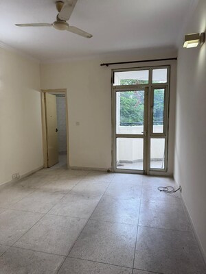 Room in 3.5 BHK Apartment at Unitech Ivory Towers, Sector 40 – for Rent