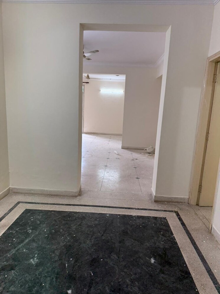 Room, unitech-ivory-towers 3.5 Bedroom 2200 Sq.Ft. Apartment In Sector 40 Gurgaon 9311675