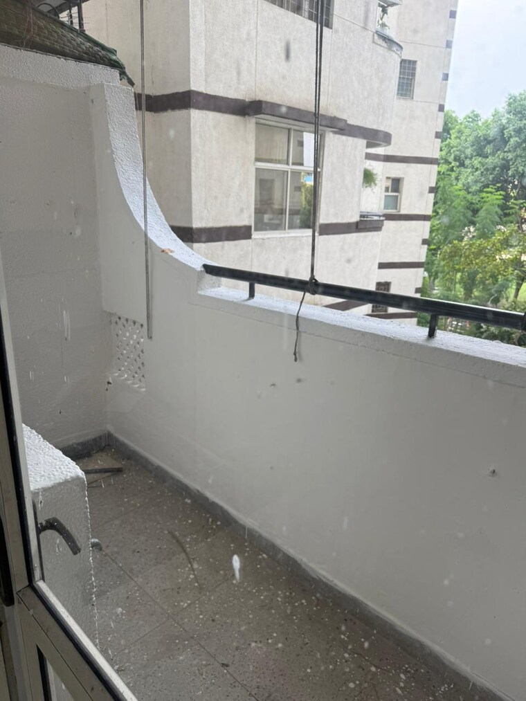 Balcony, unitech-ivory-towers 3.5 Bedroom 2200 Sq.Ft. Apartment In Sector 40 Gurgaon 9311675