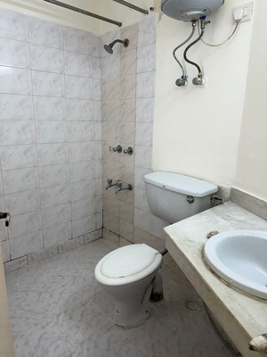 Bathroom in 3.5 BHK Apartment at Unitech Ivory Towers, Sector 40 – for Rent