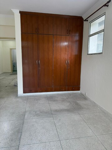 Room in 3.5 BHK Apartment at Unitech Ivory Towers, Sector 40 – for Rent