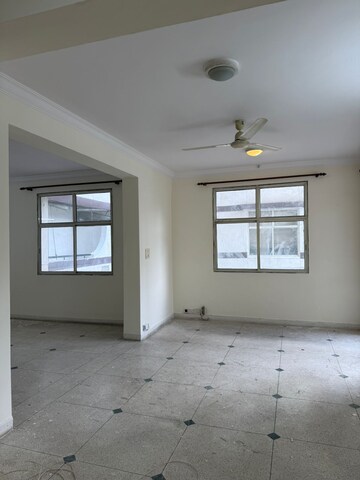Room in 3.5 BHK Apartment at Unitech Ivory Towers, Sector 40 – for Rent