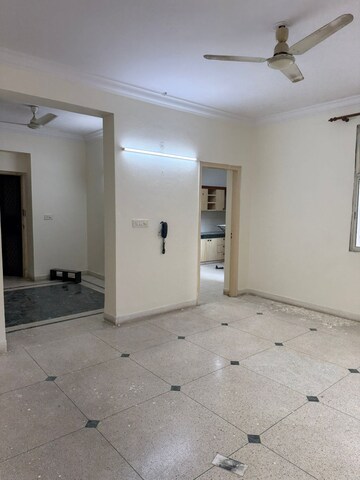 Room in 3.5 BHK Apartment at Unitech Ivory Towers, Sector 40 – for Rent