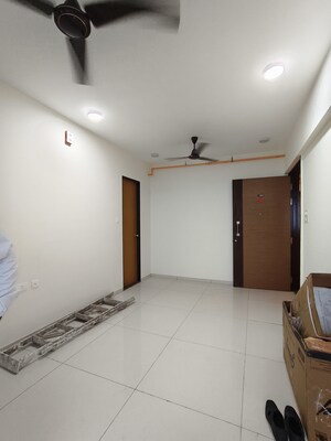 Room in 2 BHK Apartment at Chandak 34 Park Estate, Goregaon West – for Rent