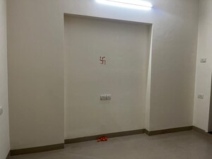 Room in 2 BHK Apartment at Chandak 34 Park Estate, Goregaon West – for Rent