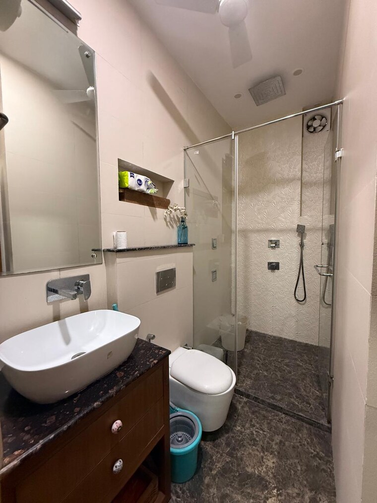 Attached Bathroom, nehru enclave 1.5 Bedroom 1200 Sq.Ft. Builder Floor In Nehru Enclave Delhi 9311721