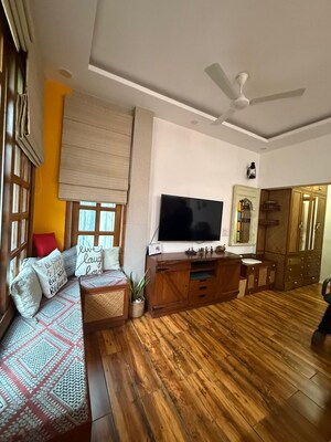 Living Room in 1.5 BHK Builder Floor at Nehru Enclave – for Rent