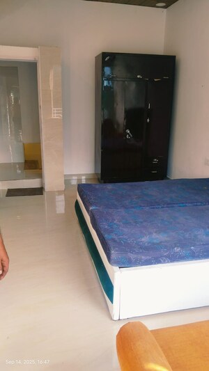 Room in 3 BHK Apartment at Alaknanda – for Rent