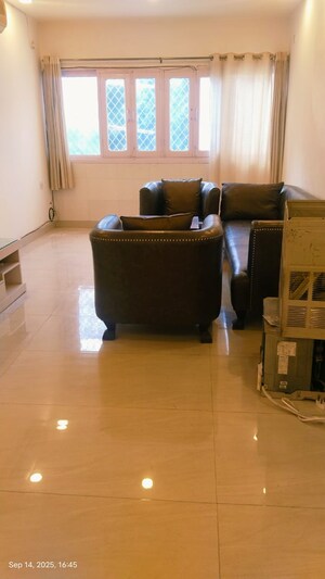 Living Room in 3 BHK Apartment at Alaknanda – for Rent