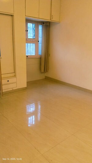 Room in 3 BHK Apartment at Alaknanda – for Rent