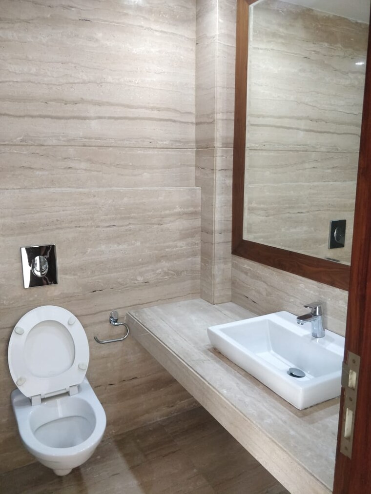 Bathroom, greater kailash ii 4 Bedroom 3500 Sq.Ft. Builder Floor In Greater Kailash ii Delhi 9311742
