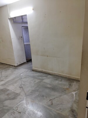 Room in 2 BHK Apartment at Sunrise Apartment Mahim, Mahim – for Rent