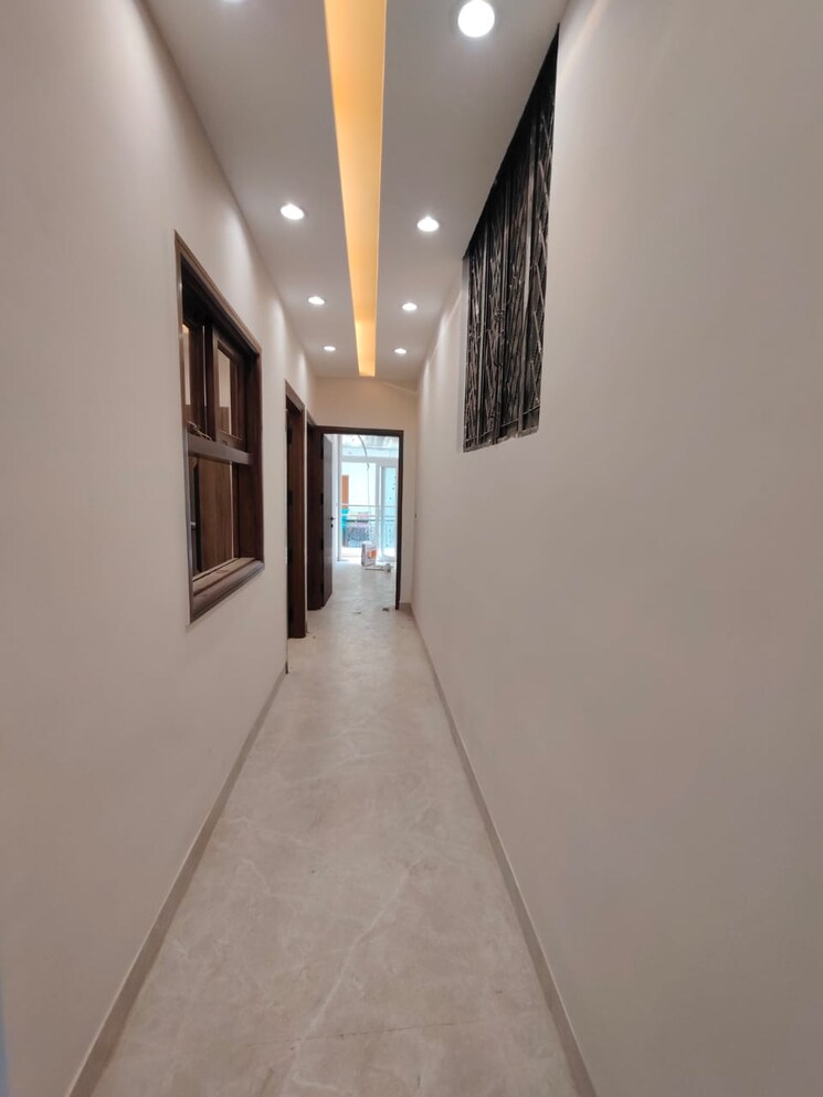 Entrance, east of kailash 3 Bedroom 1300 Sq.Ft. Builder Floor In East Of Kailash Delhi 9311746