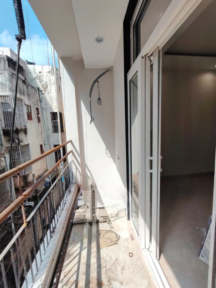 Balcony, east of kailash 3 Bedroom 1300 Sq.Ft. Builder Floor In East Of Kailash Delhi 9311746