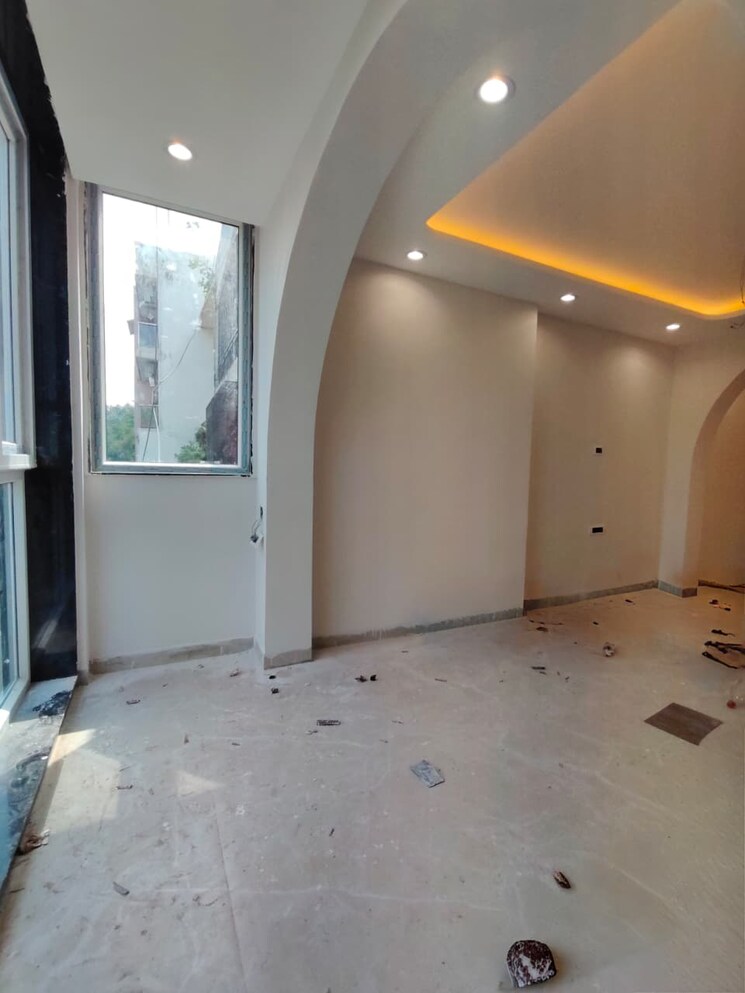 Room, east of kailash 3 Bedroom 1300 Sq.Ft. Builder Floor In East Of Kailash Delhi 9311746