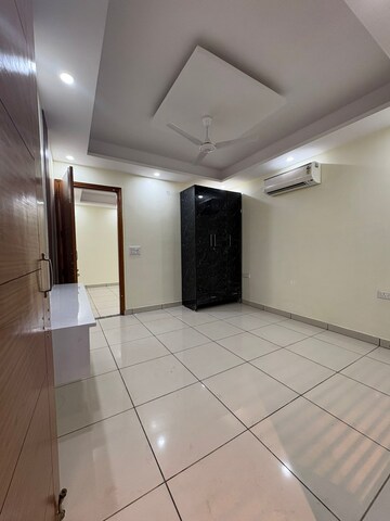 Master Bedroom in 2 BHK Builder Floor at Sector 40 – for Rent