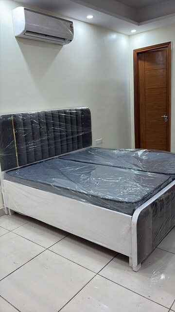 Bedroom in 2 BHK Builder Floor at Sector 40 – for Rent