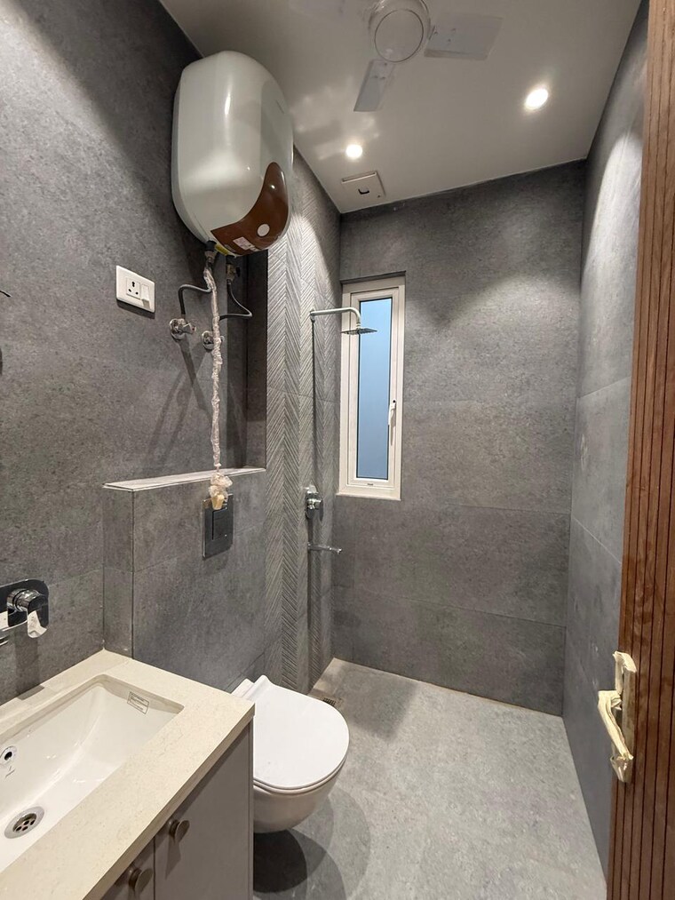 Bathroom, east of kailash 3 Bedroom 1300 Sq.Ft. Builder Floor In East Of Kailash Delhi 9311770