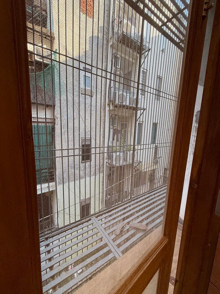 Balcony, east of kailash 3 Bedroom 1300 Sq.Ft. Builder Floor In East Of Kailash Delhi 9311770