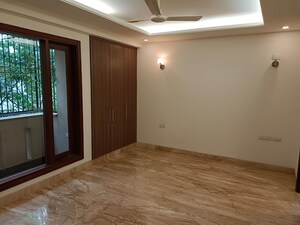 Room in 4 BHK Builder Floor at Safdarjung Enclave – for Rent