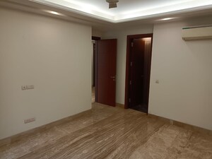 Room in 4 BHK Builder Floor at Safdarjung Enclave – for Rent