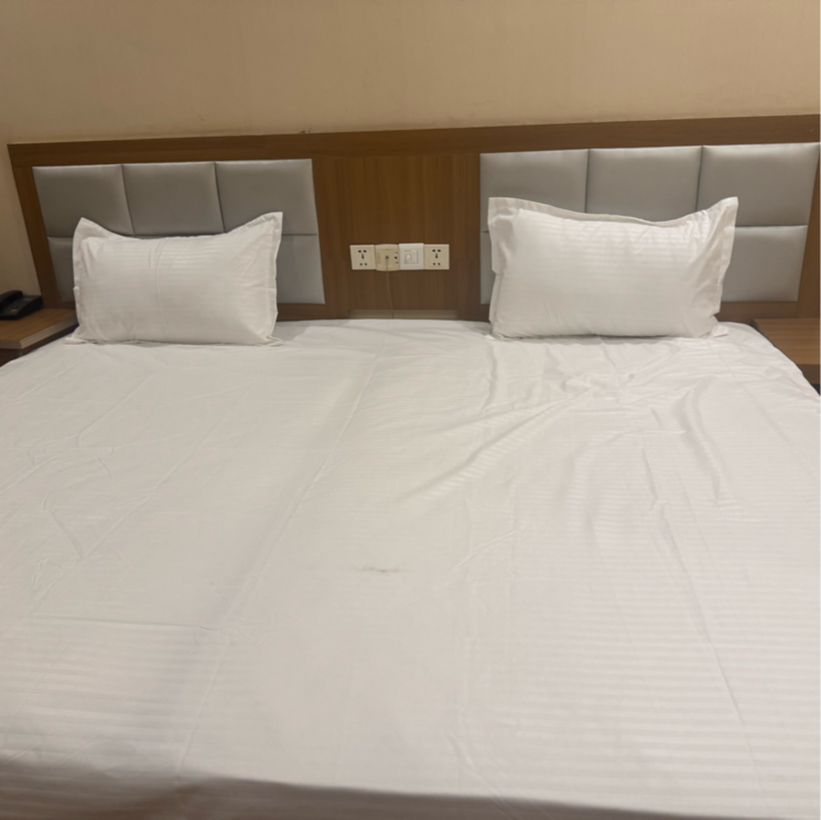 Bedroom, dlf phase ii Pg For Boys & Girls In Dlf Phase ii 9311856