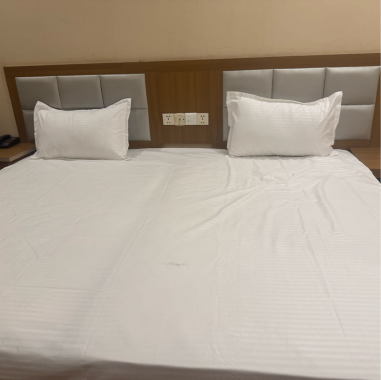 Bedroom, dlf phase ii Pg For Boys & Girls In Dlf Phase ii 9311856