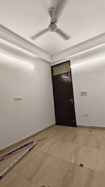 Room in 1 BHK Builder Floor at Freedom Fighters Enclave – for Rent