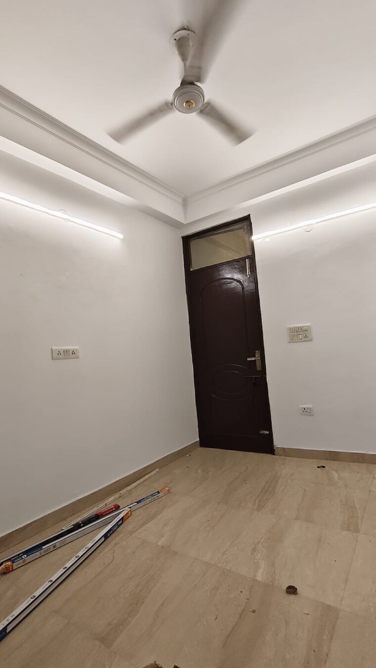 Room, freedom fighters enclave 1 Bedroom 800 Sq.Ft. Builder Floor In Freedom Fighters Enclave Delhi 9311850