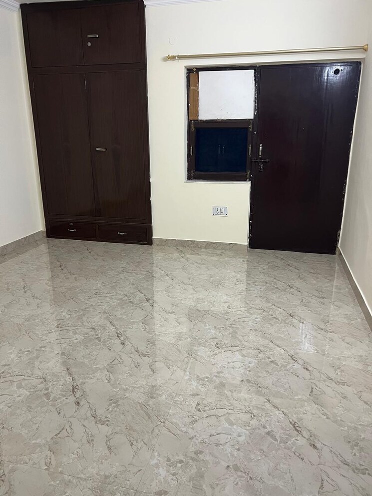 Room, sector 40 2 Bedroom 1315 Sq.Ft. Builder Floor In Sector 40 Gurgaon 9311865