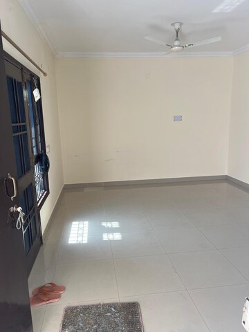 Room in 2 BHK Builder Floor at Sector 40 – for Rent