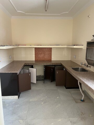 Kitchen in 2 BHK Builder Floor at Sector 40 – for Rent