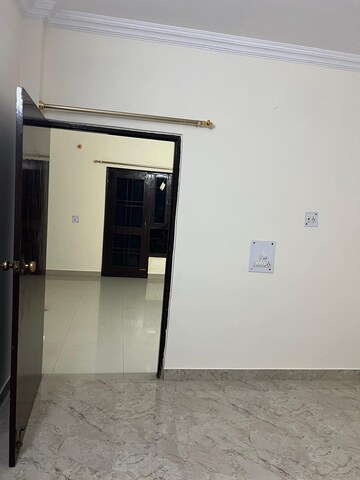 Room in 2 BHK Builder Floor at Sector 40 – for Rent