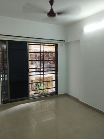 Room in 1 BHK Apartment at Nilgiri Tower Agripada, Agripada – for Rent