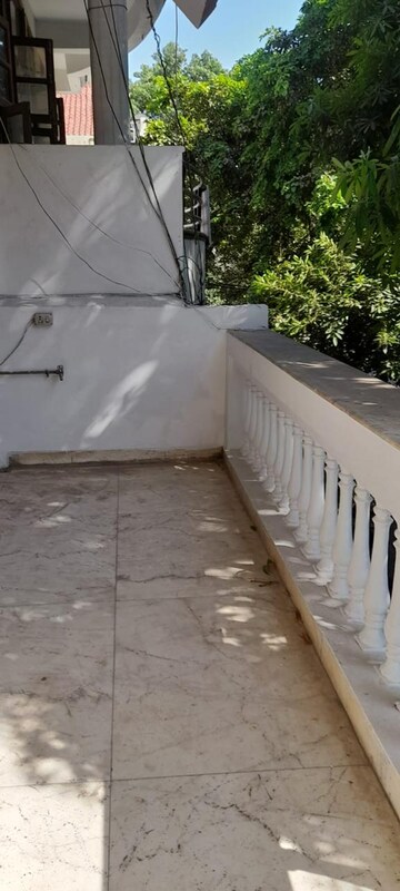 Balcony in 2 BHK Builder Floor at Sector 31 – for Rent