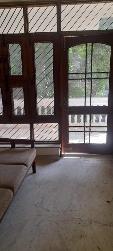 Room in 2 BHK Builder Floor at Sector 31 – for Rent