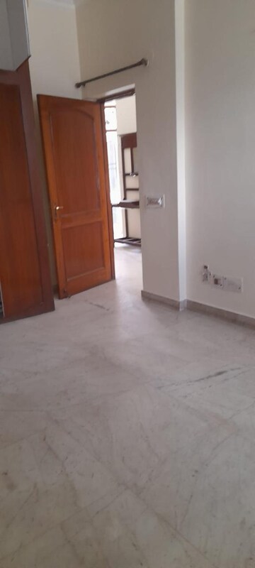 Room in 2 BHK Builder Floor at Sector 31 – for Rent
