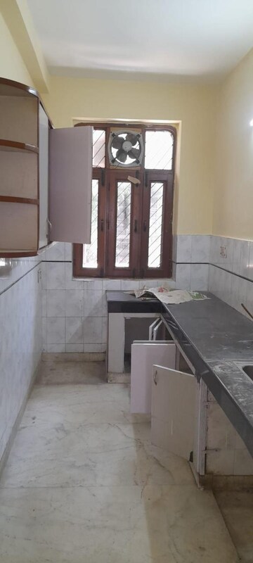 Kitchen in 2 BHK Builder Floor at Sector 31 – for Rent